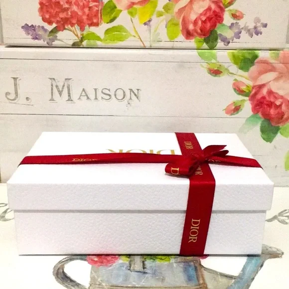 Brand New! DIOR Holiday Red White & Gold Gift Box/Envelope/Tissue/Ribbon Set!❤️✨ - Picture 9 of 15